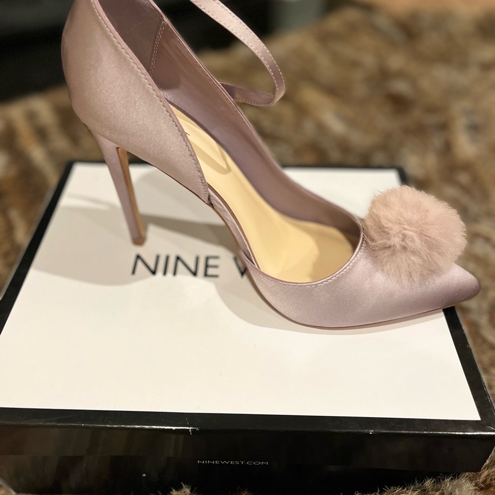 NINE WEST Satin Pump